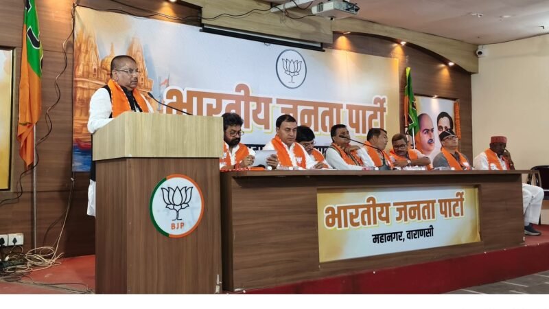 काशी में पीएम मोदी के स्वागत में गुलाब की पंखुड़ियां बरसाएगी जेन-जी, आठ स्थानों पर होगा भव्य अभिनंदन