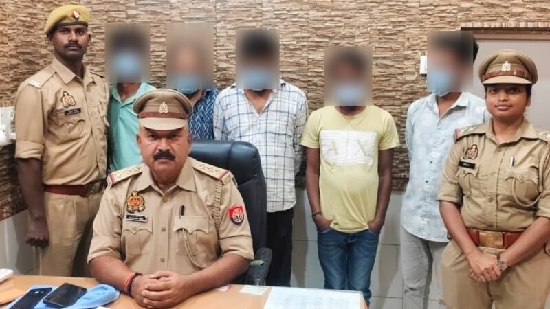वाराणसी में जुआ खेलते पांच गिरफ्तार, 3,960 रुपये नकद बरामद
