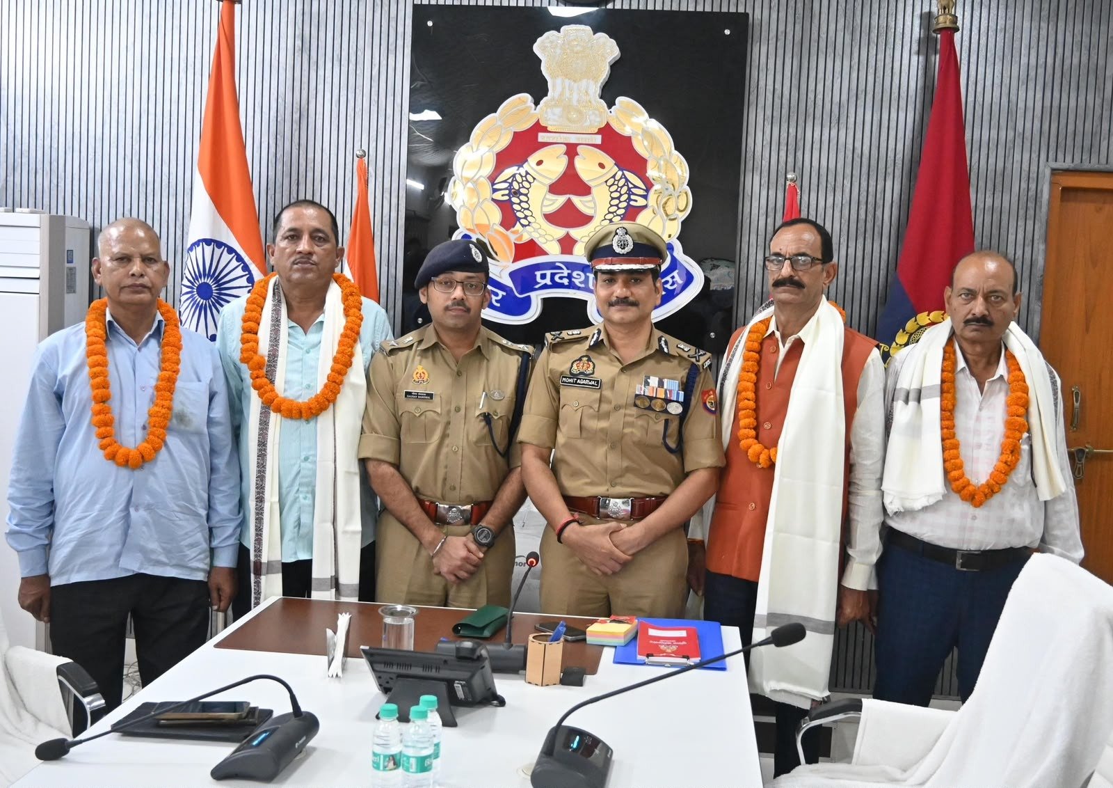 चार पुलिसकर्मियों को सेवानिवृत्ति पर दी गई भावभीनी विदाई