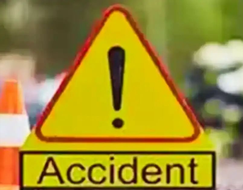 सर्कस देखकर लौट रहे तीन युवकों की सड़क हादसे में मौत