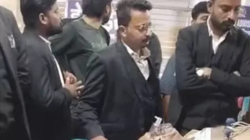 प्रयागराज में अधिवक्ता की हत्याजमीन विवाद में गोली मारने का आरोप, पत्नी ने कार्रवाई की मांग की