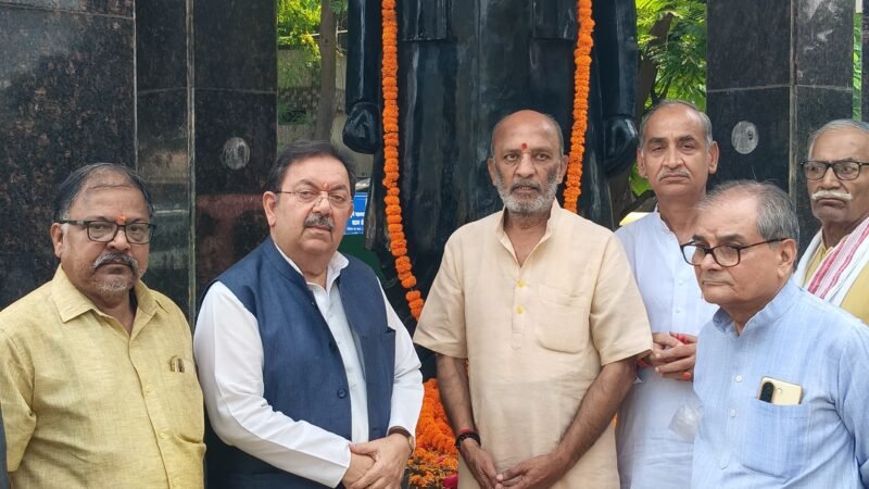 36वीं पुण्यतिथि पर पंडित कमलापति त्रिपाठी को भावपूर्ण श्रद्धांजलि