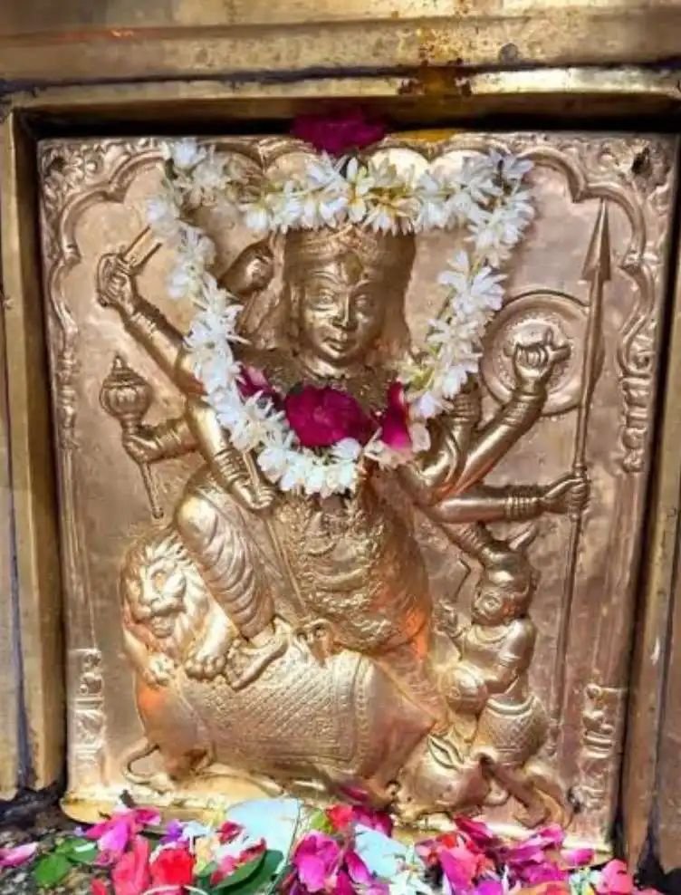 मां कात्यायनी के दरबार में उमड़े श्रद्धालु