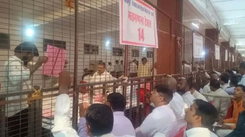 ध्रुव त्रिपाठी और राजीव यादव के बीच कांटे की टक्कर