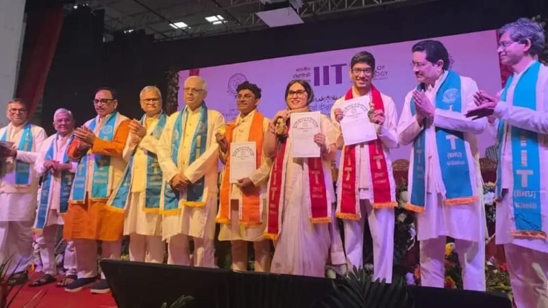 आईआईटी बीएचयू के दीक्षांत समारोह में 62 विद्यार्थियों को मिले 124 मेडल