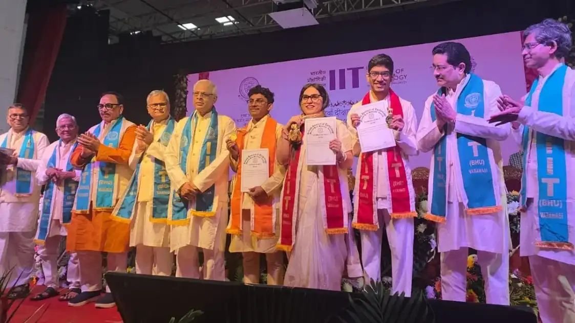 आईआईटी बीएचयू के दीक्षांत समारोह में 62 विद्यार्थियों को मिले 124 मेडल